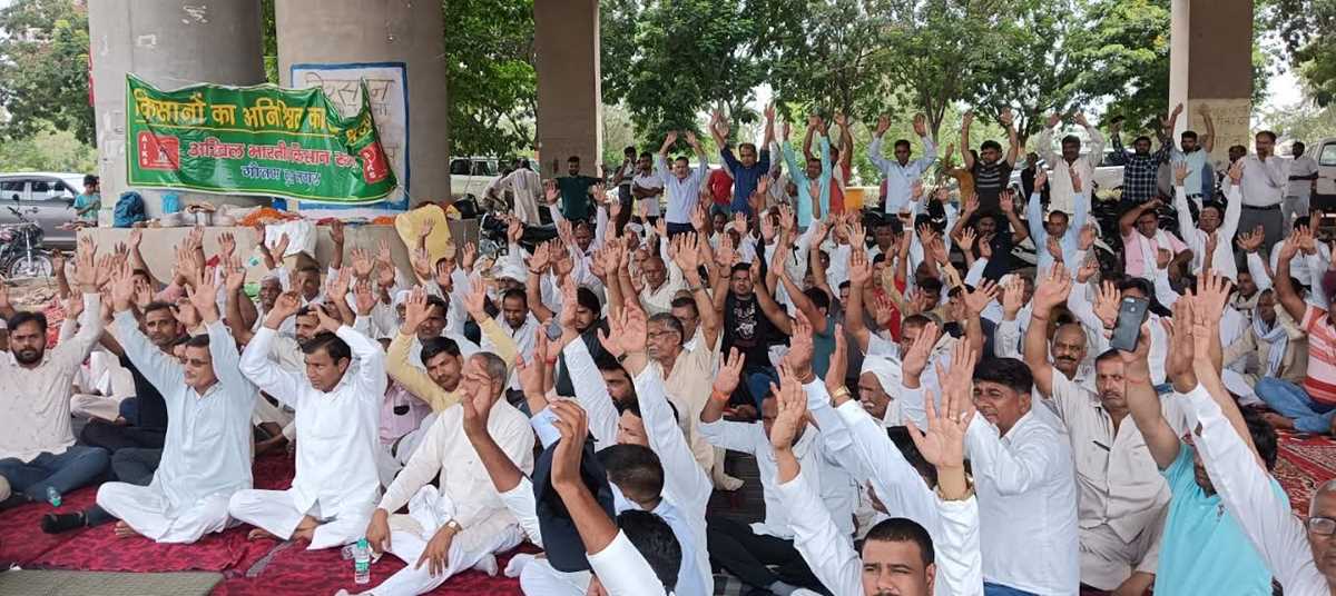 भाजपा सांसद सुरेंद्र नागर मध्यस्थता कर किसानों का आंदोलन समाप्त कराने में जुटे भाजपा सांसद सुरेंद्र नागर मध्यस्थता कर किसानों का आंदोलन समाप्त कराने में जुटे